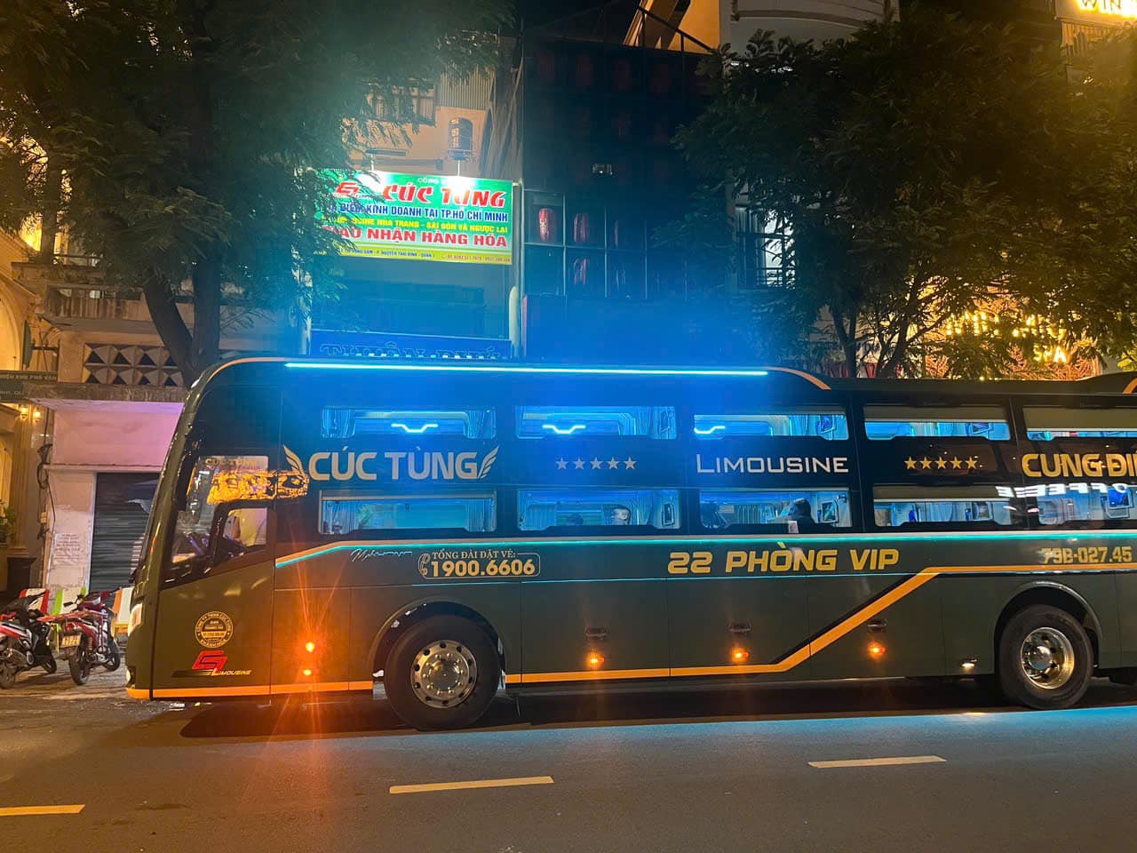 Nhà xe Cúc Tùng